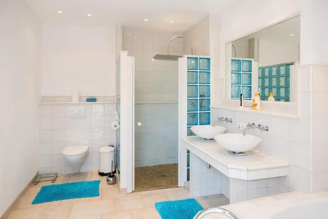 Schoenste Lage Am Rhein In Unmittelbarer Stadtnaehe, B & B Keulen Bed & Breakfast