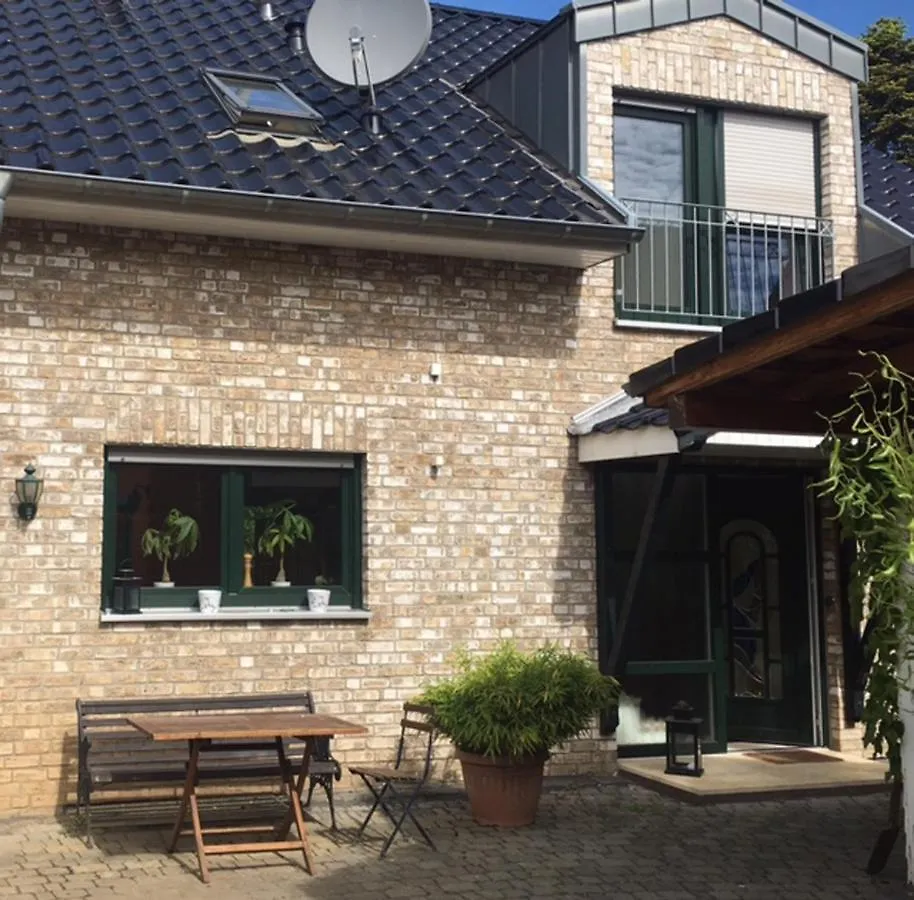 Schoenste Lage Am Rhein In Unmittelbarer Stadtnaehe, B & B Keulen Bed & Breakfast