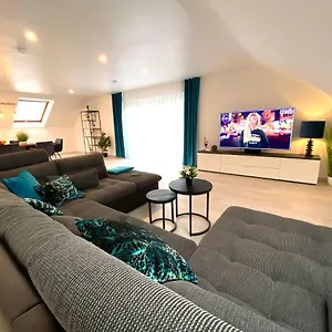 auf-der-alm-21.stuttgart-hotel.com/