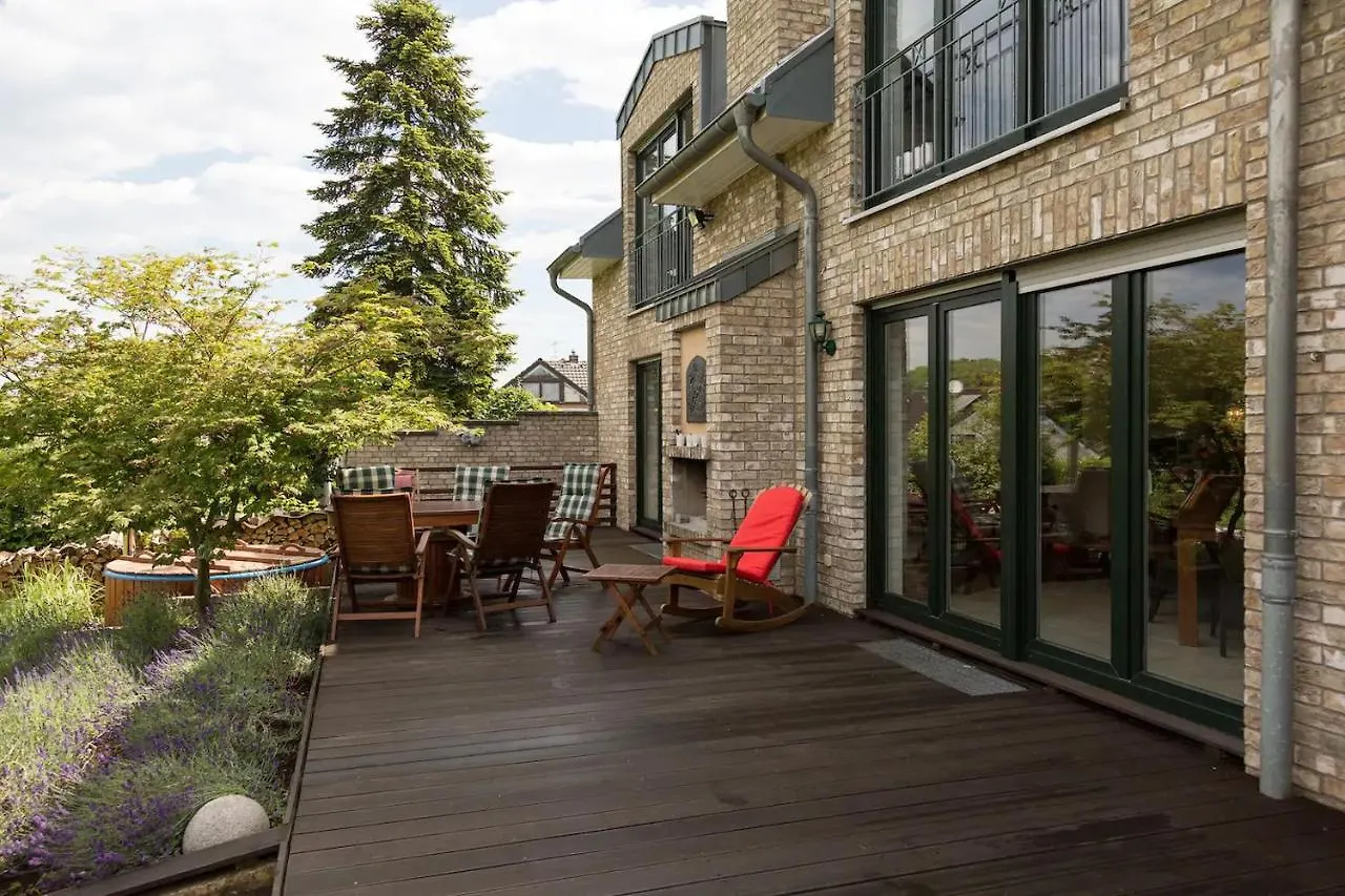 Bed & Breakfast Schoenste Lage Am Rhein In Unmittelbarer Stadtnaehe, B & B Cologne