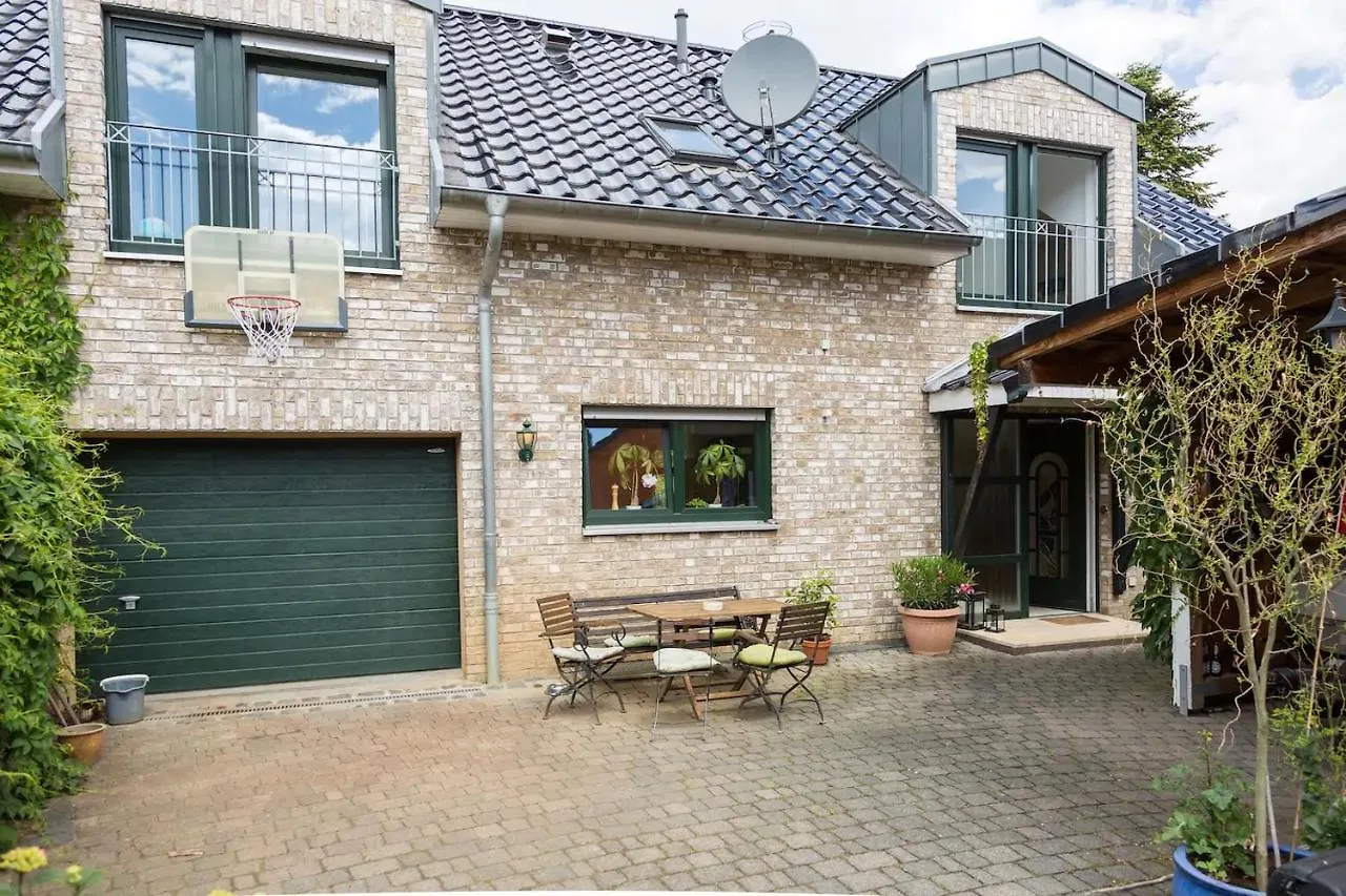 Schoenste Lage Am Rhein In Unmittelbarer Stadtnaehe, B & B Cologne 0*,