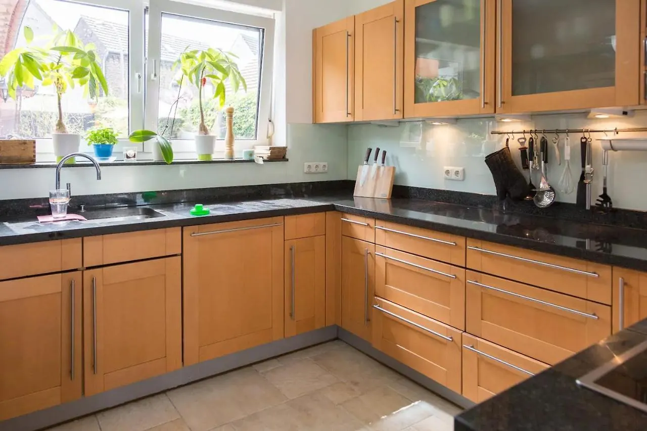 Bed & Breakfast Schoenste Lage Am Rhein In Unmittelbarer Stadtnaehe, B & B Cologne