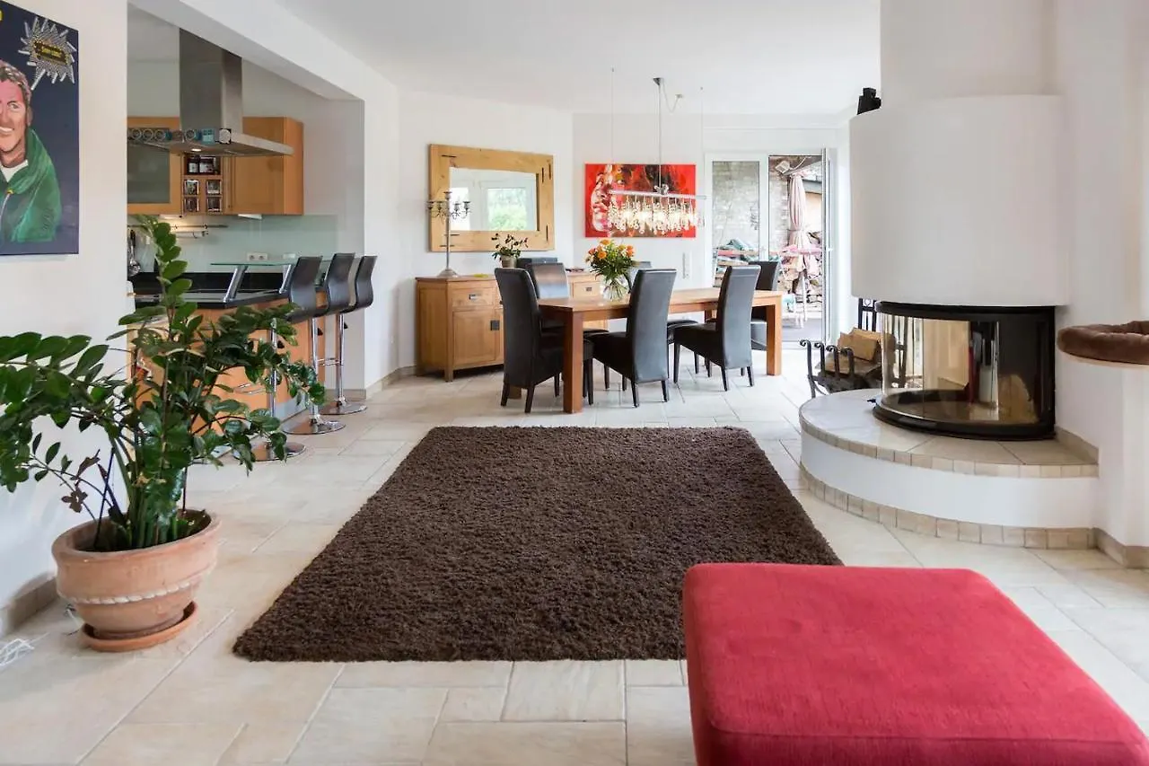 Bed & Breakfast Schoenste Lage Am Rhein In Unmittelbarer Stadtnaehe, B & B Cologne