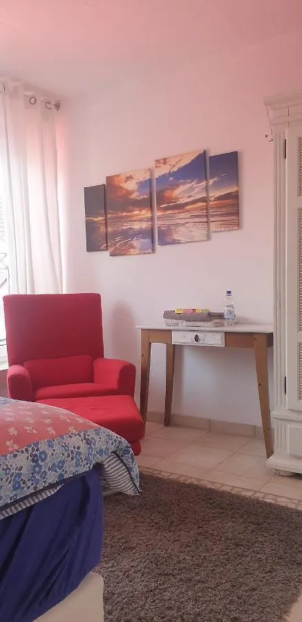 Bed & Breakfast Schoenste Lage Am Rhein In Unmittelbarer Stadtnaehe, B & B Cologne