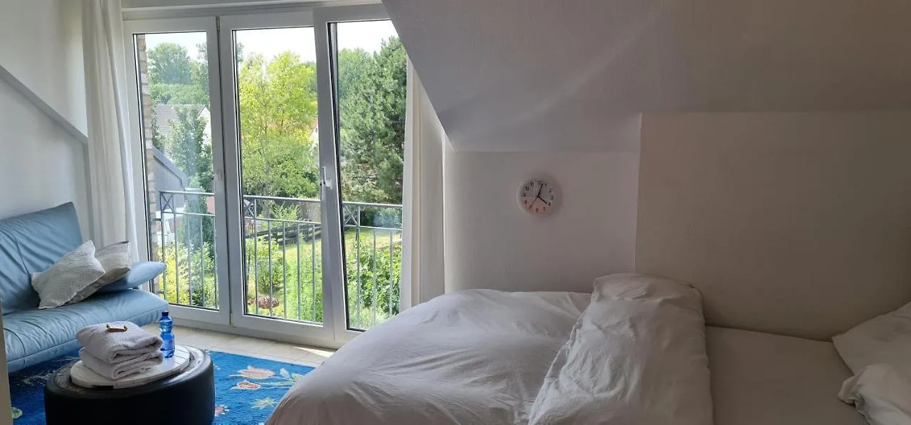 Bed & Breakfast Schoenste Lage Am Rhein In Unmittelbarer Stadtnaehe, B & B Cologne